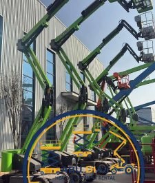 صورة اعلان : سيزرلفت، مان لفت، فوركلفت وكرينات وببكات وجي سي بي وبوم تراك للايجار