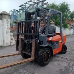 Reliable-Toyota-Forklift-with-3000kg-Capacity-and-Diesel-Engine