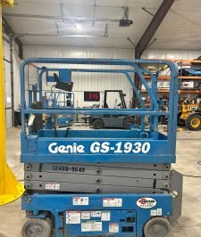 صورة اعلان : سيزرلفت 12م بالإيجار بالدمّام — أداء ثابت لمهام الواجهات والطلاء