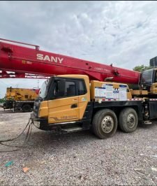 صورة اعلان : Mobile Crane Rental Riyadh — 10t to 100t Cranes for Construction & Lifting