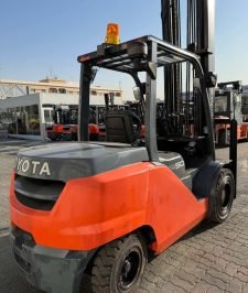 صورة اعلان : فوركلفت للإيجار في جدة | ديزل وكهرباء لجميع الأعمال