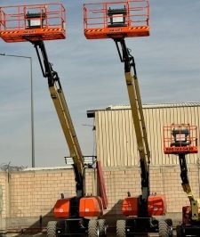 صورة اعلان : مان لفت للإيجار جميع المقاسات موديلات حديثة سيفتي عالي ١٠٠%