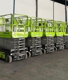 صورة اعلان : meter 10 meter scissor lift for rent in Jeddah 8
