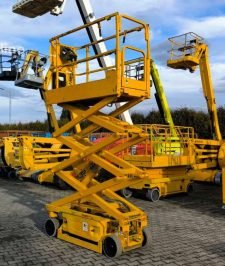 صورة اعلان : تأجير سيزر لفت بجدة | 8متر 10متر | سيزرلفت للايجار في جدة