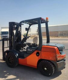 صورة اعلان : رافعه شوكيه 3طن الخمره فركلفت الخمره سكينه للايجار الخمره رافعه 3طن للايجار جده