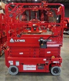 صورة اعلان : رافعات مقصية Scissor Lift بجدة | للمباني والمستودعات المرتفعة | تاج المعدات