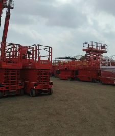 صورة اعلان : Diesel Scissor Lift 12 Meter Rental in Dammam