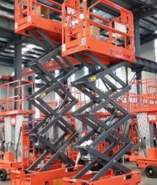 صورة اعلان : الان 🤳 تأجير أفضل معدات الرفع 🦾 سيزرلفت للايجار بالدمام/ / رافعات مقصية حديثة/ 0530677958 🤳