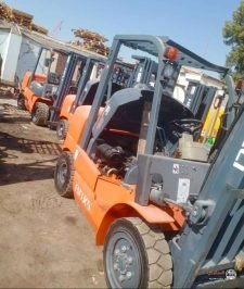 صورة اعلان : تأجير فوركلفت 10 طن في الرياض | تحميل وتنزيل فوري لشحناتك 🚀