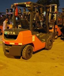 صورة اعلان : تأجير رافعات شوكية وفوركلفت | كلارك للإيجار | 1طن-25طن | الرياض