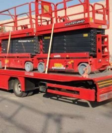 صورة اعلان : Scissor lift rental Jeddah Mecca | 8pm 10pm 12pm 14pm 16pm. Diesel electric