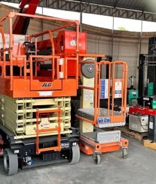 صورة اعلان : # ⚡ تأجير سيزر لفت في الشرقية | رافعة مقصية كهرباء بارتفاعات 8 متر و 10 متر و 12 متر | توصيل فوري للدمام وال