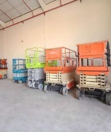 صورة اعلان : سيزر لفت للإيجار في الدمام وجدة | رافعات مقصية كهرباء وديزل 8m-18m