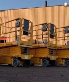 صورة اعلان : رافعات مقصية (سيزرلفت،SCISSOR LIFTS ) للإيجار في الدرعية