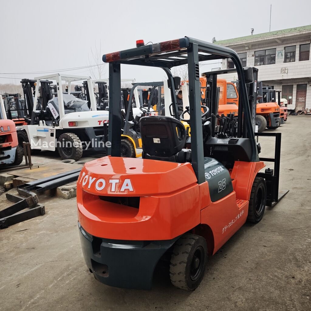 material-handling-equipment-diesel-forklift-Toyota-7FD25-1766399502027772447_big-25122212275195721200-1