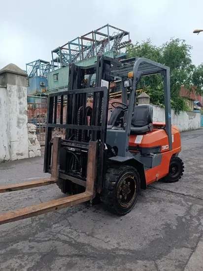 Reliable-Toyota-Forklift-with-3000kg-Capacity-and-Diesel-Engine