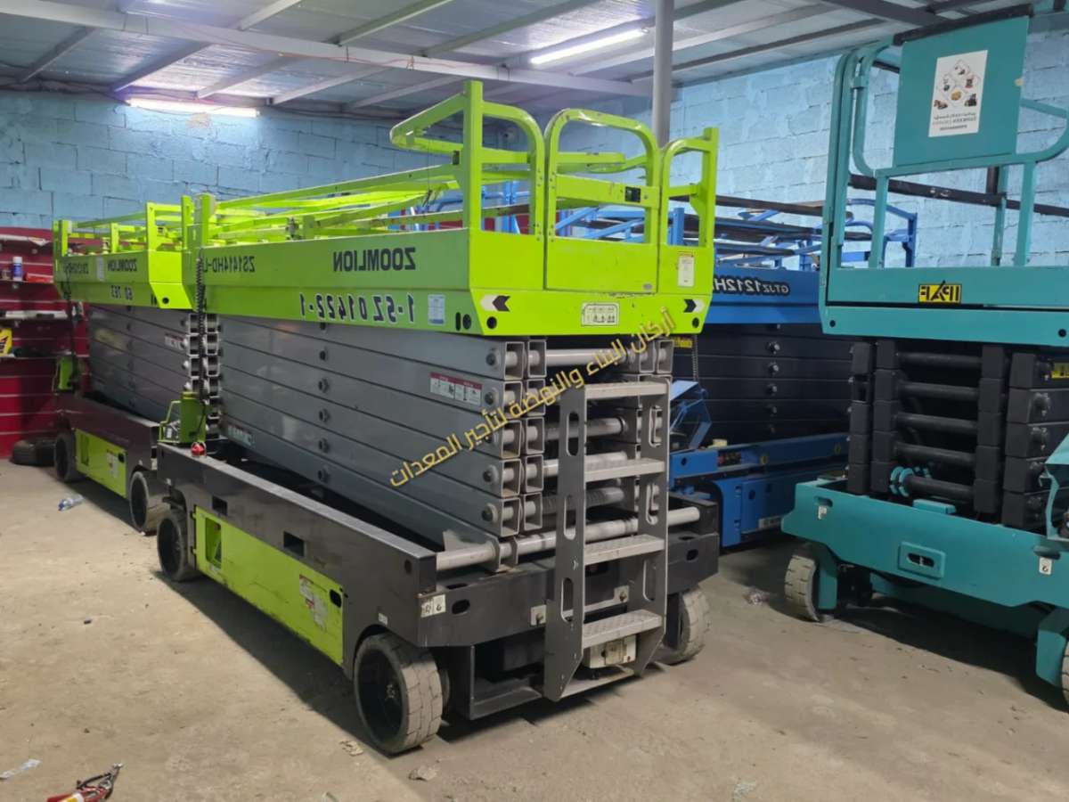 Scissor-lift-for-rent-in-Jeddah-54