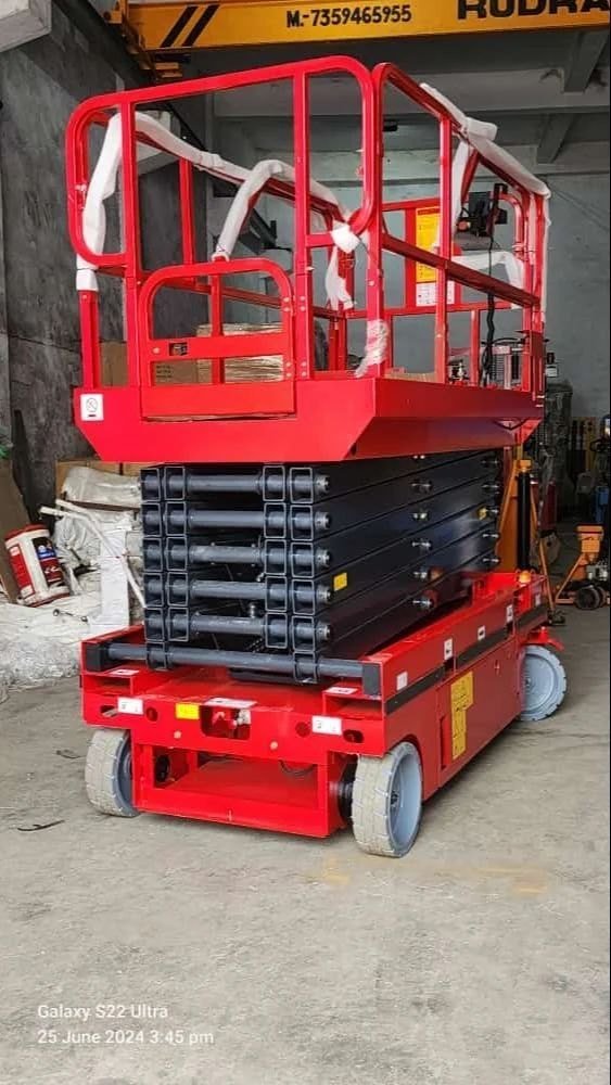 self-propelled-scissor-lift-2